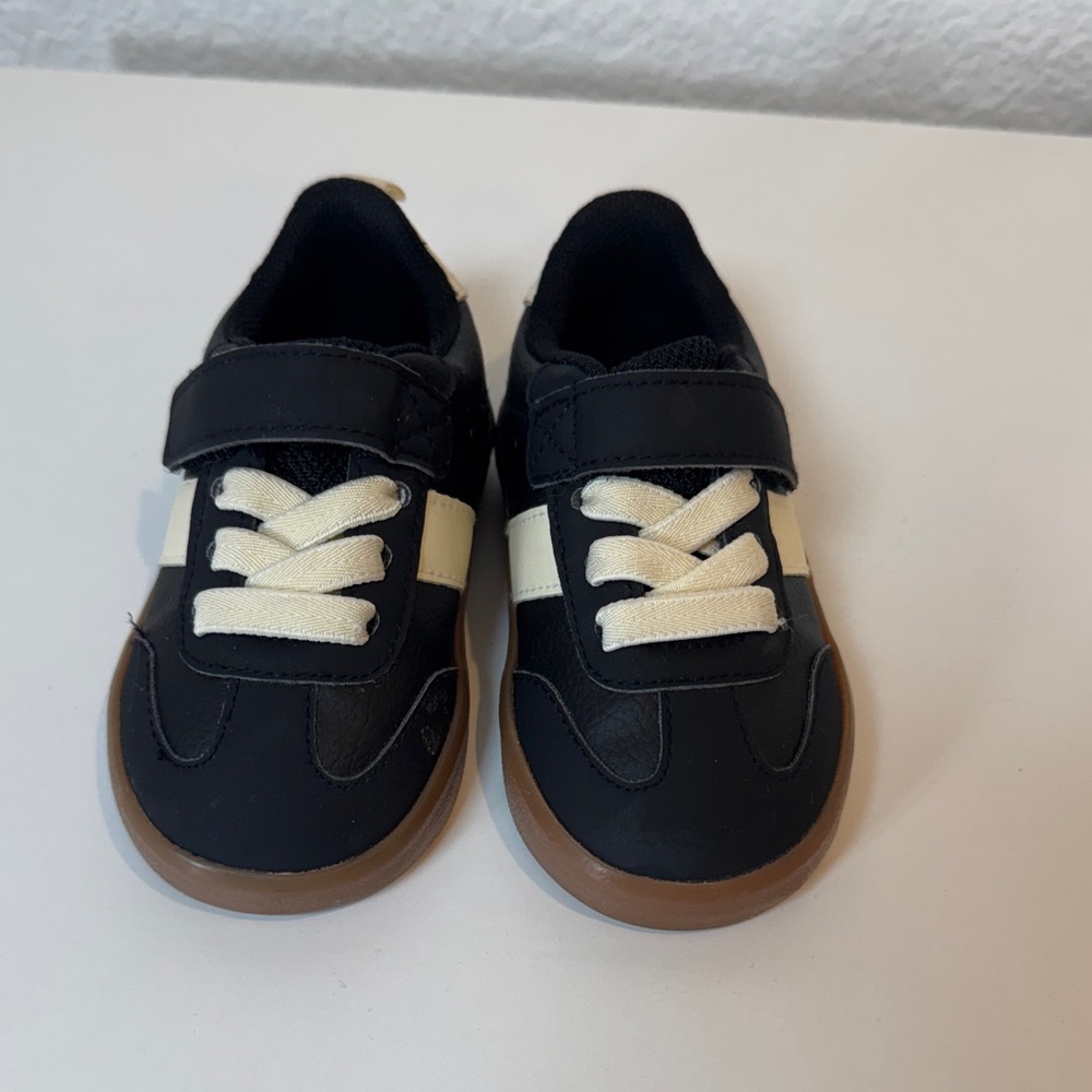 H&M Black Sneakers with Cream Accents and Gum Sole